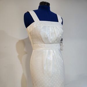 Elegant White Sleeveless Dress